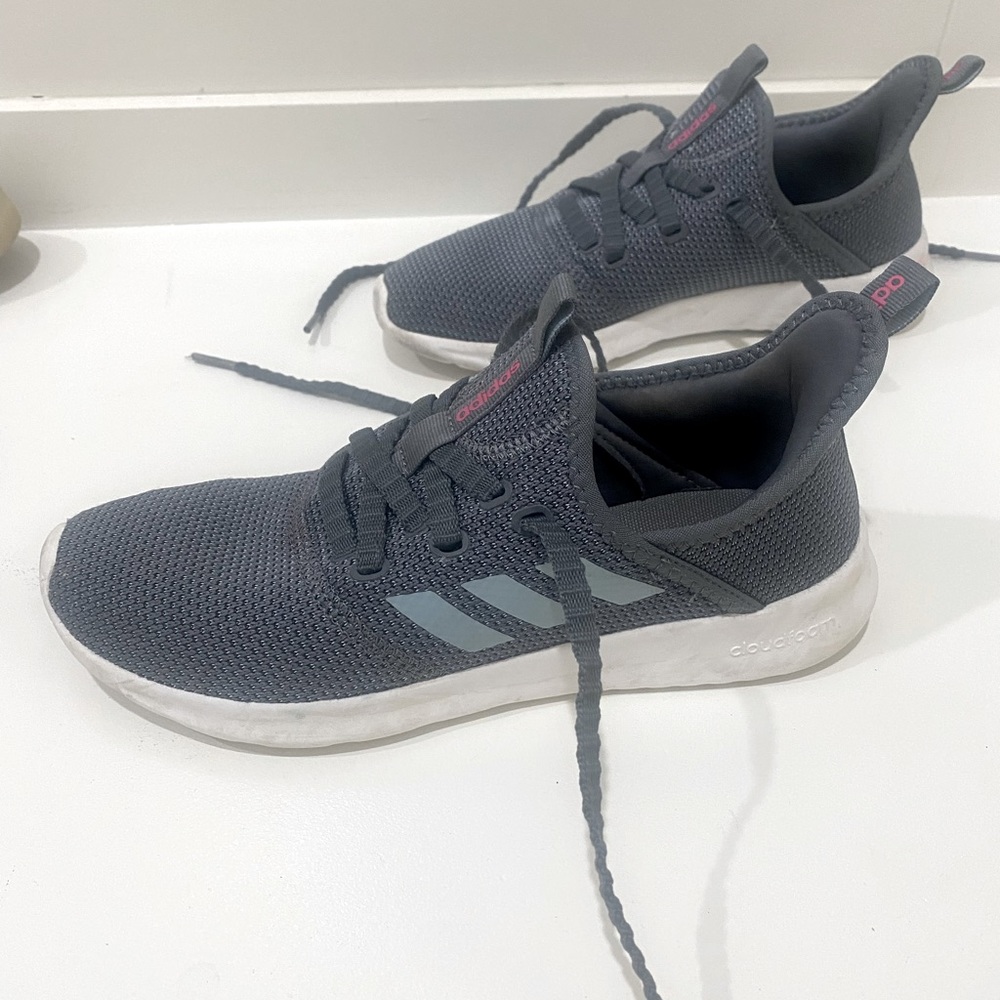 Adidas Women’s Athletic Size 7.5 Navy / Light Blue